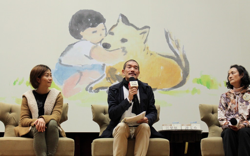 江榮原(中)、譚艾珍(右)和《12夜》導演Raye(左)參加尊重生命的講座。同場演講者還有《犬魂》作者張敬偉。 何宜/攝