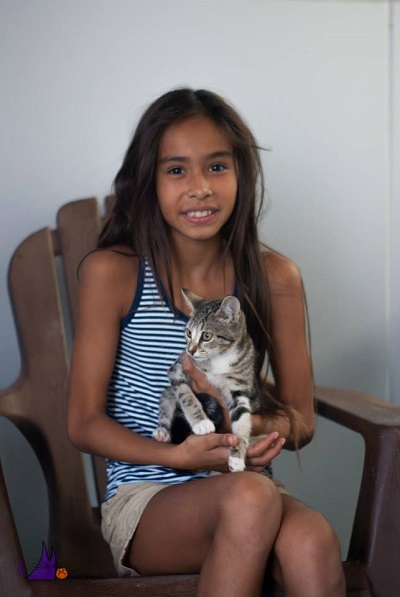 小女孩遇見她的小貓咪。　取自Dallas Animal Services and Adoption Center